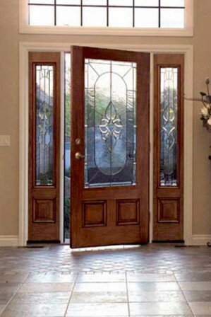 Выбор дверей из дерева или металла